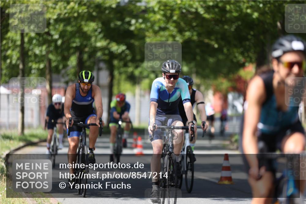 10.08.2025 - GEWOBA Citytriathlon Bremen Yannick Fuchs http://msf.ph/oto/8547214 10.08.2025 13:04:09 Radfahren 574, 576, 605, 625, 640, 685, 697, 760, 769, 786, 946, 960, 963, 965, 1013, 1036 meine-sportfotos.de