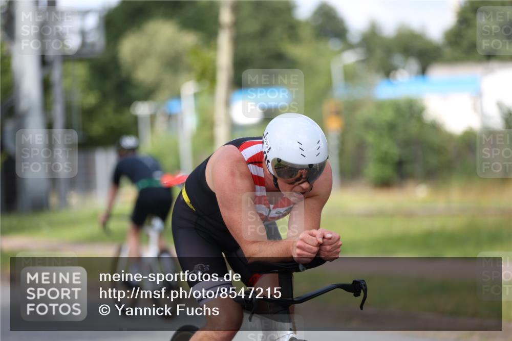 10.08.2025 - GEWOBA Citytriathlon Bremen Yannick Fuchs http://msf.ph/oto/8547215 10.08.2025 12:09:50 Radfahren 586, 607, 628, 688, 697, 703, 732, 830, 849 meine-sportfotos.de