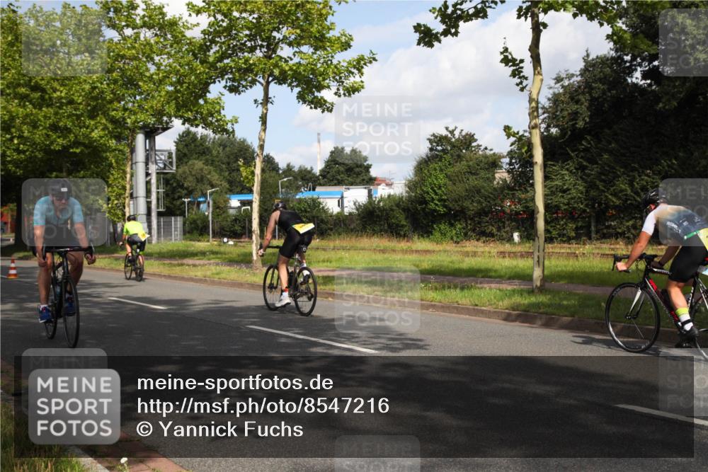 10.08.2025 - GEWOBA Citytriathlon Bremen Yannick Fuchs http://msf.ph/oto/8547216 10.08.2025 10:52:20 Radfahren 137, 349, 354, 355, 390, 392, 394, 479 meine-sportfotos.de