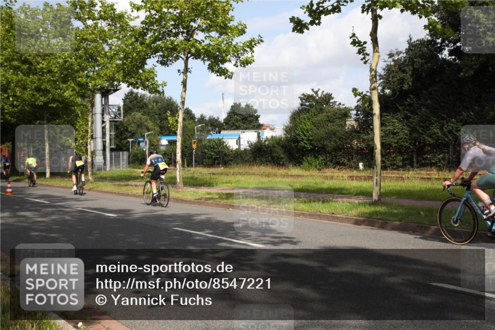 10.08.2025 - GEWOBA Citytriathlon Bremen Yannick Fuchs http://msf.ph/oto/8547221 10.08.2025 10:52:21 Radfahren 137, 349, 354, 355, 390, 392, 394, 479 meine-sportfotos.de