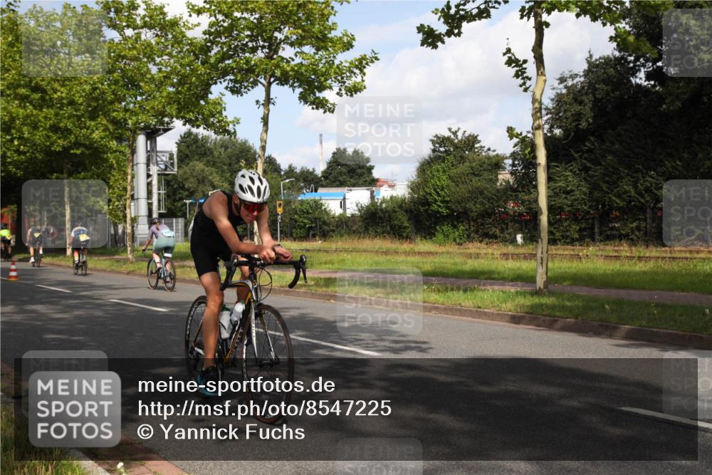 10.08.2025 - GEWOBA Citytriathlon Bremen Yannick Fuchs http://msf.ph/oto/8547225 10.08.2025 10:52:23 Radfahren 137, 349, 354, 355, 390, 392, 394, 479, 491, 504 meine-sportfotos.de