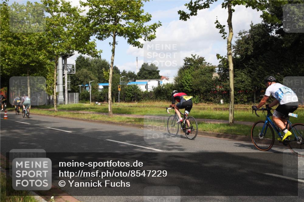 10.08.2025 - GEWOBA Citytriathlon Bremen Yannick Fuchs http://msf.ph/oto/8547229 10.08.2025 10:52:23 Radfahren 137, 349, 354, 355, 390, 392, 394, 479, 491, 504 meine-sportfotos.de