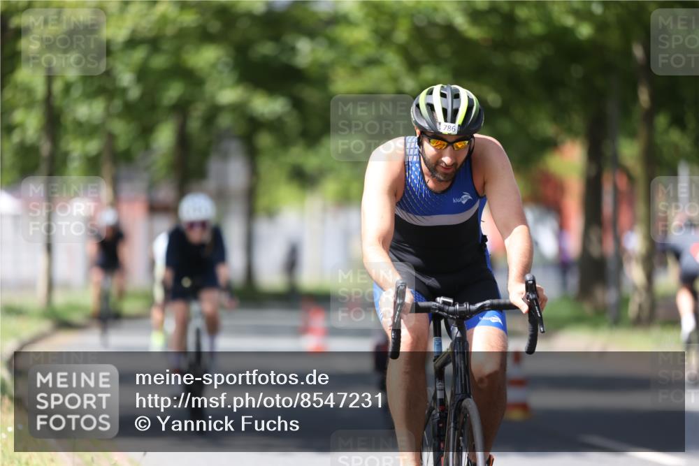 10.08.2025 - GEWOBA Citytriathlon Bremen Yannick Fuchs http://msf.ph/oto/8547231 10.08.2025 13:04:10 Radfahren 574, 576, 605, 625, 640, 685, 697, 760, 769, 786, 946, 960, 963, 1013, 1036 meine-sportfotos.de