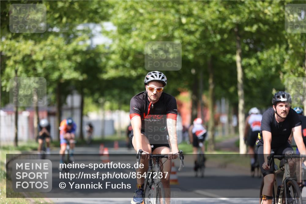 10.08.2025 - GEWOBA Citytriathlon Bremen Yannick Fuchs http://msf.ph/oto/8547237 10.08.2025 12:09:54 Radfahren 586, 607, 628, 688, 697, 703, 732, 830, 849 meine-sportfotos.de