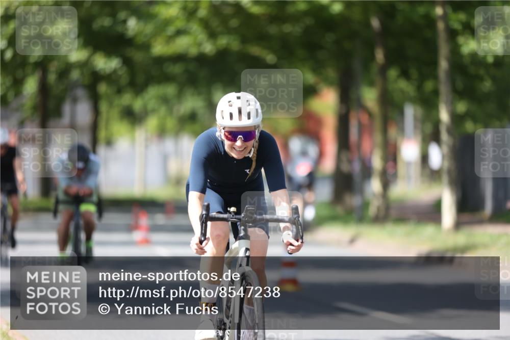 10.08.2025 - GEWOBA Citytriathlon Bremen Yannick Fuchs http://msf.ph/oto/8547238 10.08.2025 13:04:11 Radfahren 576, 605, 625, 640, 685, 697, 760, 769, 786, 946, 960, 963, 1013, 1036 meine-sportfotos.de