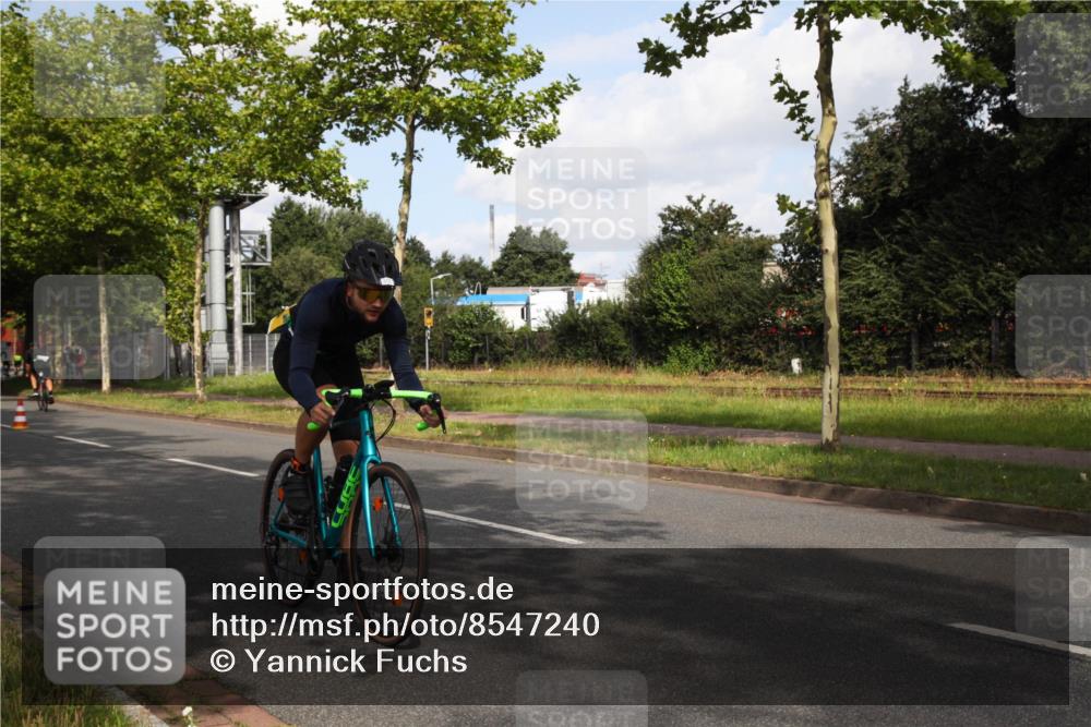 10.08.2025 - GEWOBA Citytriathlon Bremen Yannick Fuchs http://msf.ph/oto/8547240 10.08.2025 10:52:29 Radfahren 43, 137, 349, 354, 355, 390, 392, 394, 479, 491, 504 meine-sportfotos.de