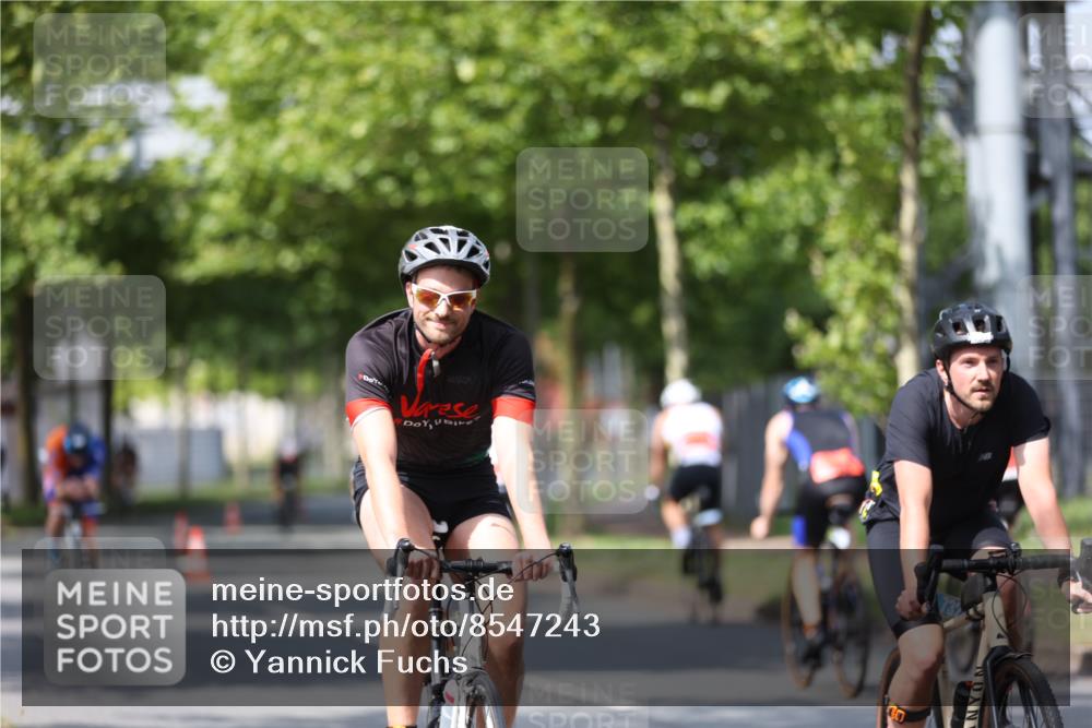 10.08.2025 - GEWOBA Citytriathlon Bremen Yannick Fuchs http://msf.ph/oto/8547243 10.08.2025 12:09:54 Radfahren 586, 607, 628, 688, 697, 703, 732, 830, 849 meine-sportfotos.de