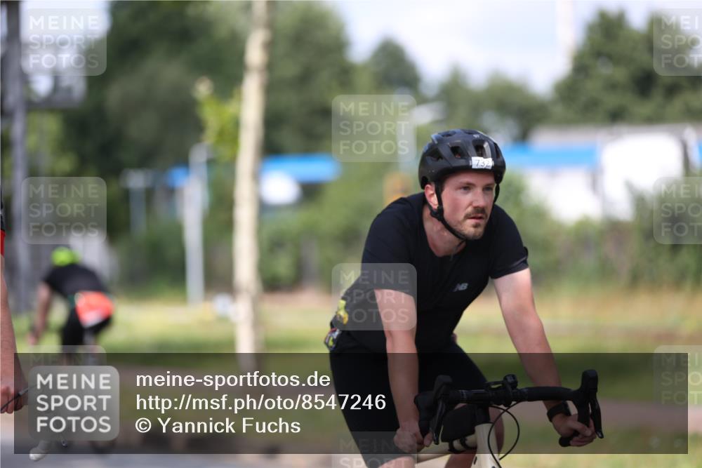 10.08.2025 - GEWOBA Citytriathlon Bremen Yannick Fuchs http://msf.ph/oto/8547246 10.08.2025 12:09:55 Radfahren 586, 607, 628, 688, 697, 732, 830, 849 meine-sportfotos.de