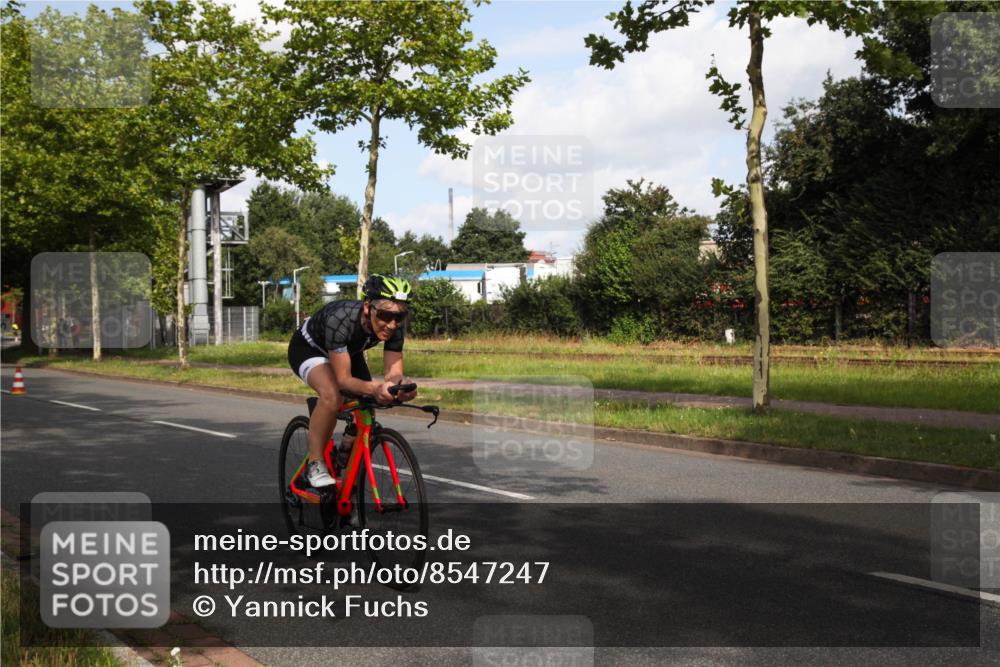 10.08.2025 - GEWOBA Citytriathlon Bremen Yannick Fuchs http://msf.ph/oto/8547247 10.08.2025 10:52:38 Radfahren 21, 43, 354, 355, 491, 504 meine-sportfotos.de