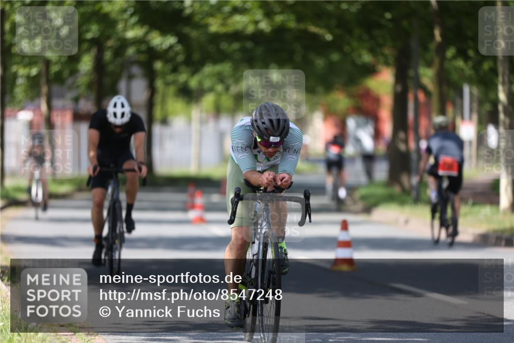 10.08.2025 - GEWOBA Citytriathlon Bremen Yannick Fuchs http://msf.ph/oto/8547248 10.08.2025 13:04:12 Radfahren 576, 605, 625, 640, 685, 697, 760, 769, 786, 946, 960, 963, 1013, 1036 meine-sportfotos.de