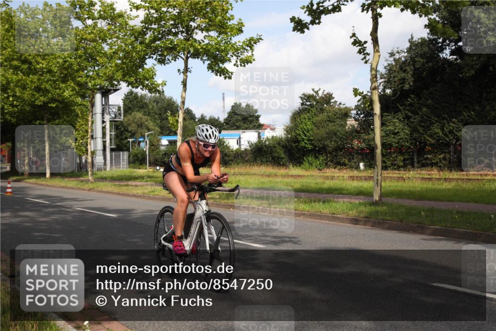 10.08.2025 - GEWOBA Citytriathlon Bremen Yannick Fuchs http://msf.ph/oto/8547250 10.08.2025 10:52:41 Radfahren 21, 43, 354, 400, 491, 504 meine-sportfotos.de