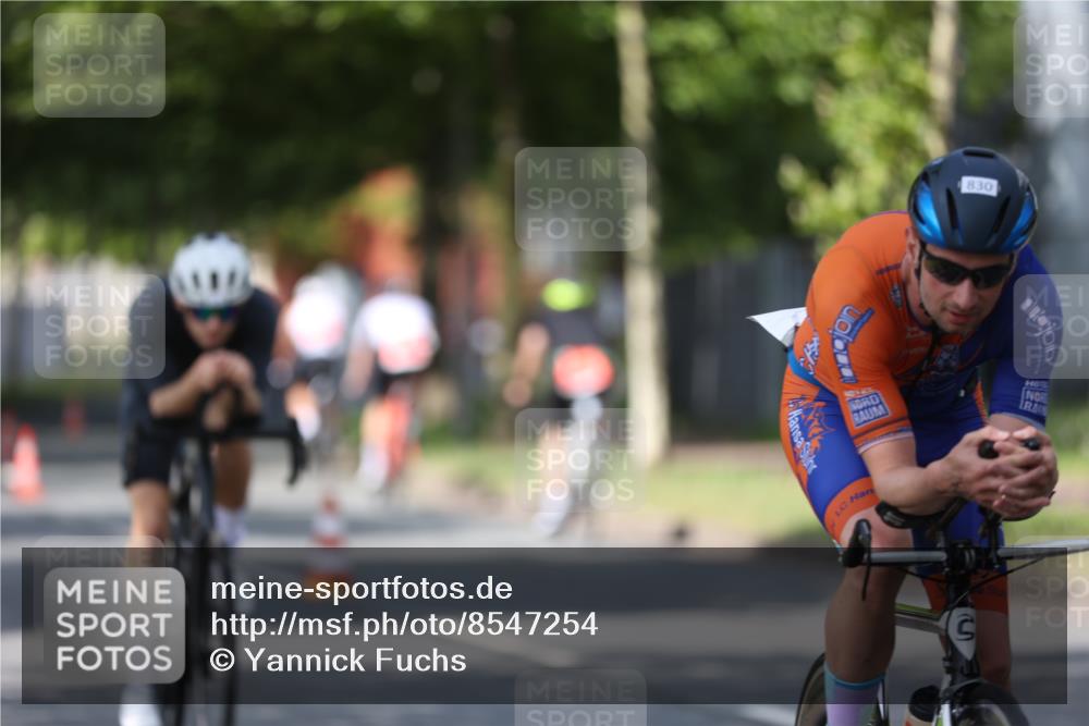 10.08.2025 - GEWOBA Citytriathlon Bremen Yannick Fuchs http://msf.ph/oto/8547254 10.08.2025 12:09:56 Radfahren 586, 607, 628, 688, 697, 732, 830, 849 meine-sportfotos.de