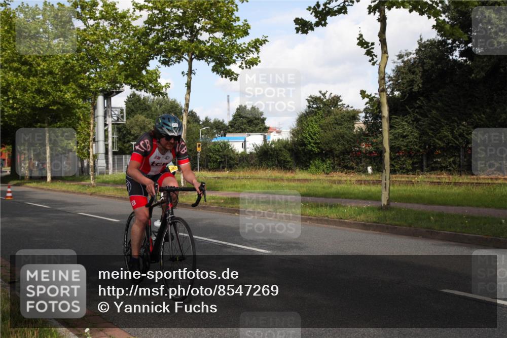 10.08.2025 - GEWOBA Citytriathlon Bremen Yannick Fuchs http://msf.ph/oto/8547269 10.08.2025 10:53:02 Radfahren 358, 379, 380, 382, 400, 413, 448 meine-sportfotos.de