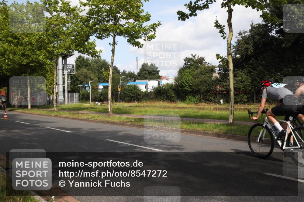 10.08.2025 - GEWOBA Citytriathlon Bremen Yannick Fuchs http://msf.ph/oto/8547272 10.08.2025 10:53:05 Radfahren 29, 225, 358, 379, 380, 382, 400, 413, 448 meine-sportfotos.de