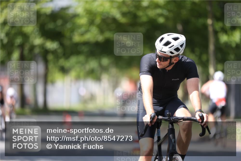 10.08.2025 - GEWOBA Citytriathlon Bremen Yannick Fuchs http://msf.ph/oto/8547273 10.08.2025 13:04:14 Radfahren 576, 605, 625, 640, 674, 697, 760, 769, 786, 799, 946, 960, 963, 1013, 1036 meine-sportfotos.de