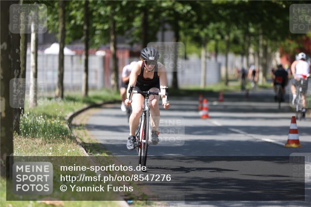 10.08.2025 - GEWOBA Citytriathlon Bremen Yannick Fuchs http://msf.ph/oto/8547276 10.08.2025 13:04:15 Radfahren 576, 605, 625, 640, 674, 697, 760, 769, 786, 799, 946, 960, 963, 1013, 1036 meine-sportfotos.de
