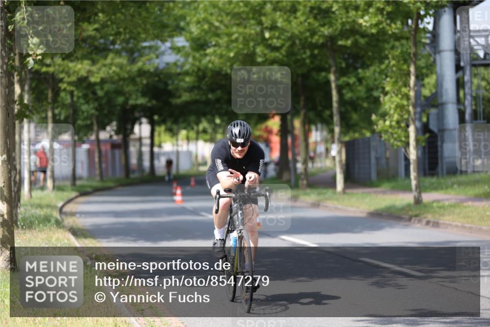 10.08.2025 - GEWOBA Citytriathlon Bremen Yannick Fuchs http://msf.ph/oto/8547279 10.08.2025 12:10:01 Radfahren 586, 607, 628, 688, 732, 830, 849, 1024 meine-sportfotos.de
