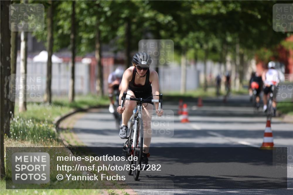 10.08.2025 - GEWOBA Citytriathlon Bremen Yannick Fuchs http://msf.ph/oto/8547282 10.08.2025 13:04:15 Radfahren 576, 605, 625, 640, 674, 697, 760, 769, 786, 799, 946, 960, 963, 1013, 1036 meine-sportfotos.de