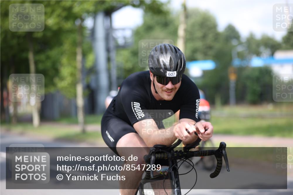10.08.2025 - GEWOBA Citytriathlon Bremen Yannick Fuchs http://msf.ph/oto/8547289 10.08.2025 12:10:02 Radfahren 586, 607, 628, 688, 732, 830, 849, 1024 meine-sportfotos.de