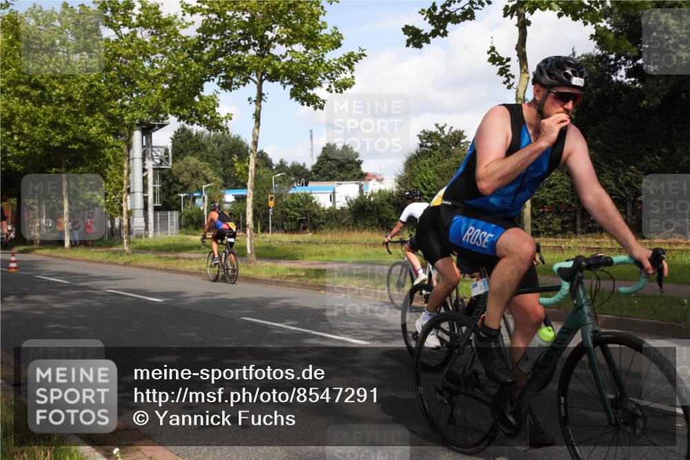 10.08.2025 - GEWOBA Citytriathlon Bremen Yannick Fuchs http://msf.ph/oto/8547291 10.08.2025 10:53:12 Radfahren 29, 225, 350, 358, 379, 380, 382, 404, 448, 502 meine-sportfotos.de