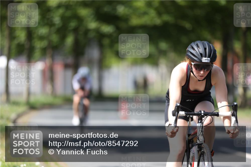 10.08.2025 - GEWOBA Citytriathlon Bremen Yannick Fuchs http://msf.ph/oto/8547292 10.08.2025 13:04:16 Radfahren 576, 605, 625, 640, 674, 697, 760, 769, 786, 799, 946, 960, 963, 1013, 1036 meine-sportfotos.de