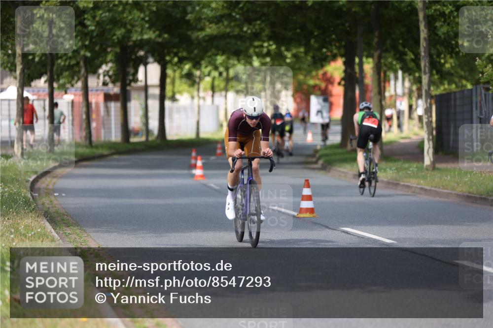 10.08.2025 - GEWOBA Citytriathlon Bremen Yannick Fuchs http://msf.ph/oto/8547293 10.08.2025 12:10:07 Radfahren 607, 628, 732, 830, 1024 meine-sportfotos.de