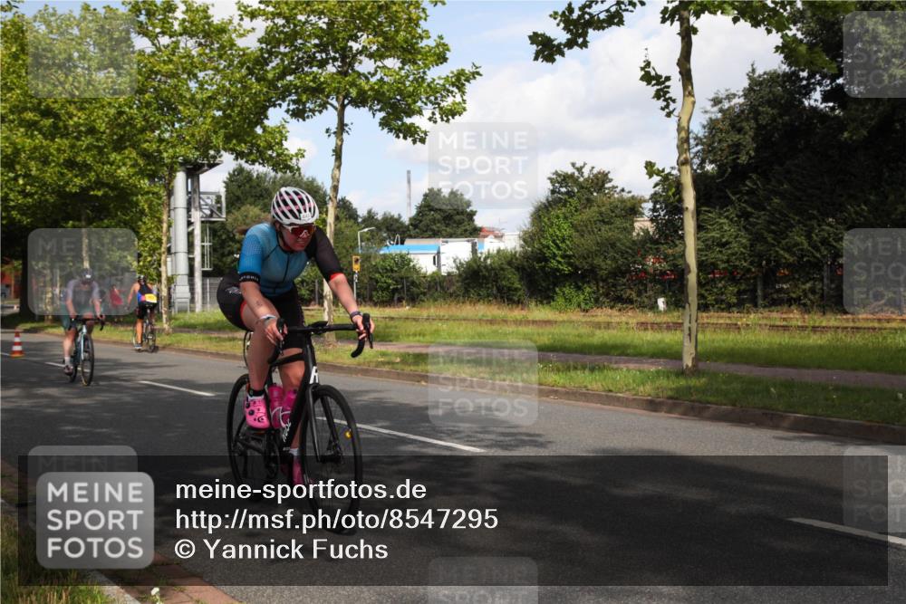 10.08.2025 - GEWOBA Citytriathlon Bremen Yannick Fuchs http://msf.ph/oto/8547295 10.08.2025 10:53:13 Radfahren 29, 225, 350, 358, 379, 380, 382, 404, 448, 502 meine-sportfotos.de