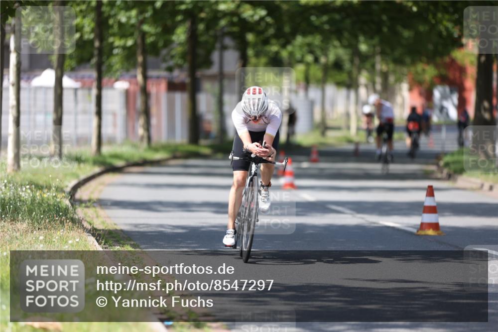 10.08.2025 - GEWOBA Citytriathlon Bremen Yannick Fuchs http://msf.ph/oto/8547297 10.08.2025 13:04:17 Radfahren 576, 605, 625, 640, 674, 697, 760, 769, 786, 799, 946, 960, 963, 1013, 1036 meine-sportfotos.de
