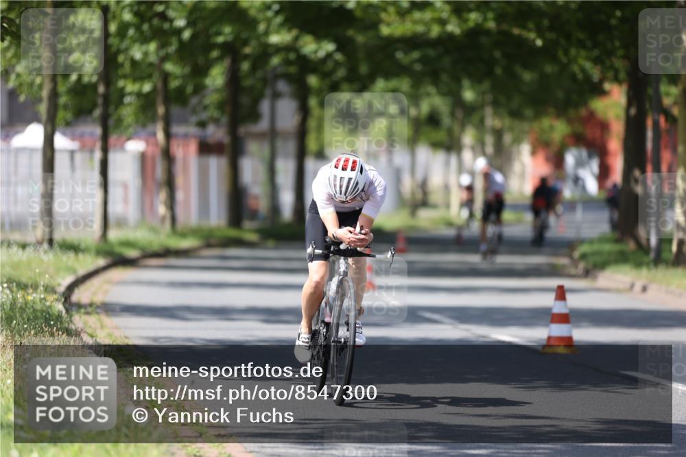 10.08.2025 - GEWOBA Citytriathlon Bremen Yannick Fuchs http://msf.ph/oto/8547300 10.08.2025 13:04:17 Radfahren 576, 605, 625, 640, 674, 697, 760, 769, 786, 799, 946, 960, 963, 1013, 1036 meine-sportfotos.de