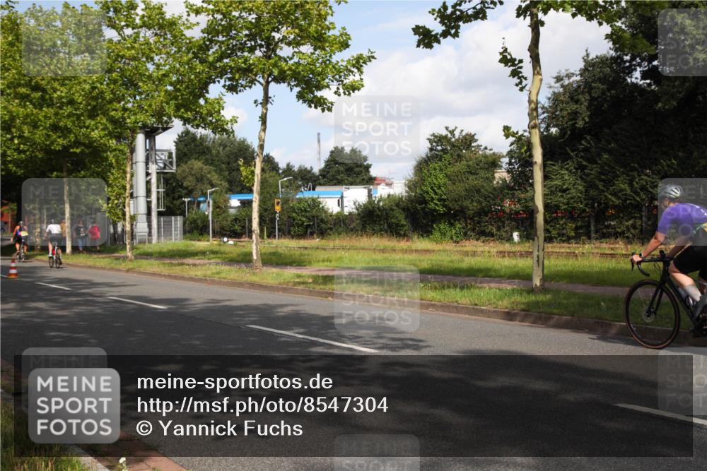 10.08.2025 - GEWOBA Citytriathlon Bremen Yannick Fuchs http://msf.ph/oto/8547304 10.08.2025 10:53:15 Radfahren 29, 225, 350, 358, 379, 380, 382, 404, 448, 502 meine-sportfotos.de