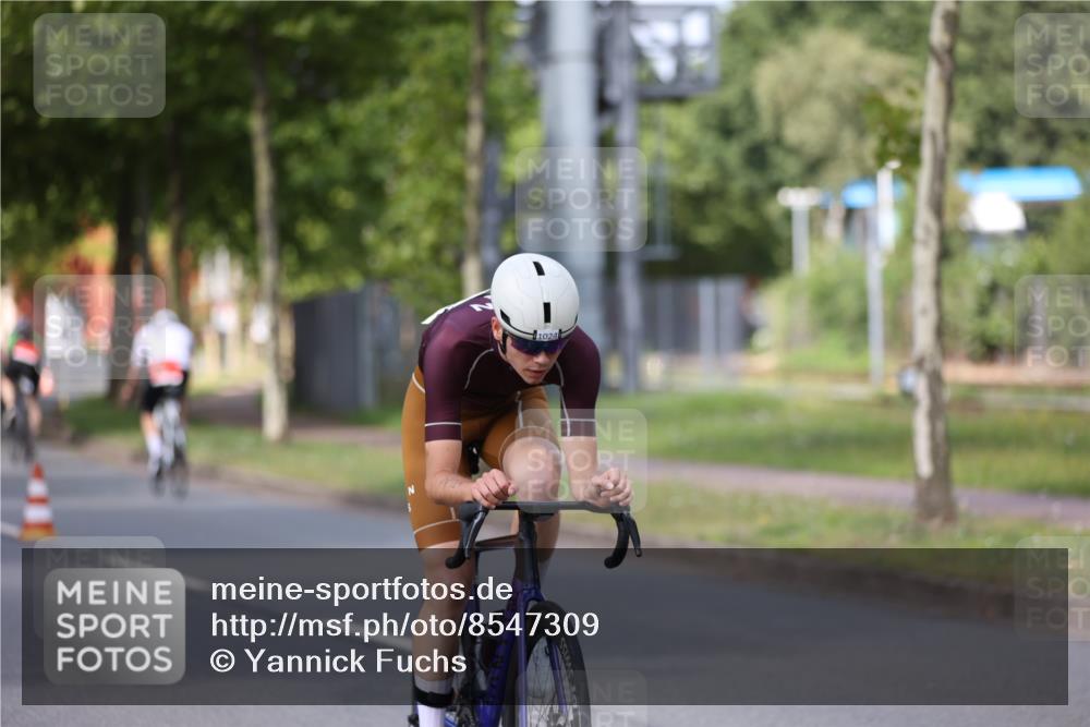 10.08.2025 - GEWOBA Citytriathlon Bremen Yannick Fuchs http://msf.ph/oto/8547309 10.08.2025 12:10:08 Radfahren 607, 628, 710, 830, 1024 meine-sportfotos.de