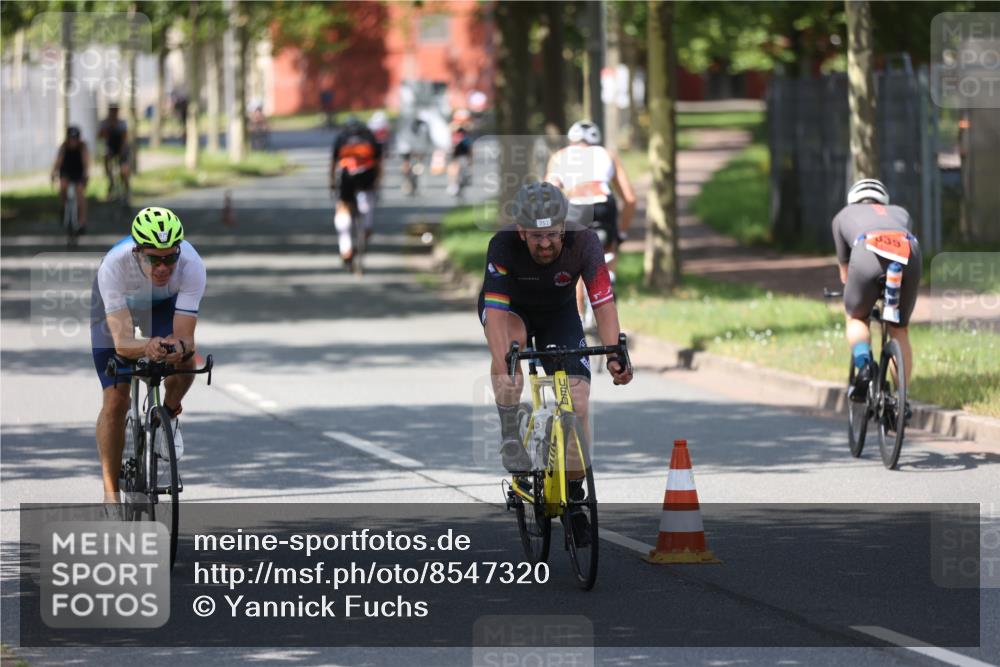 10.08.2025 - GEWOBA Citytriathlon Bremen Yannick Fuchs http://msf.ph/oto/8547320 10.08.2025 13:04:30 Radfahren 583, 674, 675, 751, 799, 808, 875, 939, 960 meine-sportfotos.de