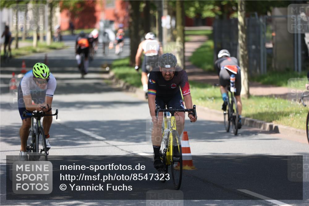 10.08.2025 - GEWOBA Citytriathlon Bremen Yannick Fuchs http://msf.ph/oto/8547323 10.08.2025 13:04:30 Radfahren 583, 674, 675, 751, 799, 808, 875, 939, 960 meine-sportfotos.de