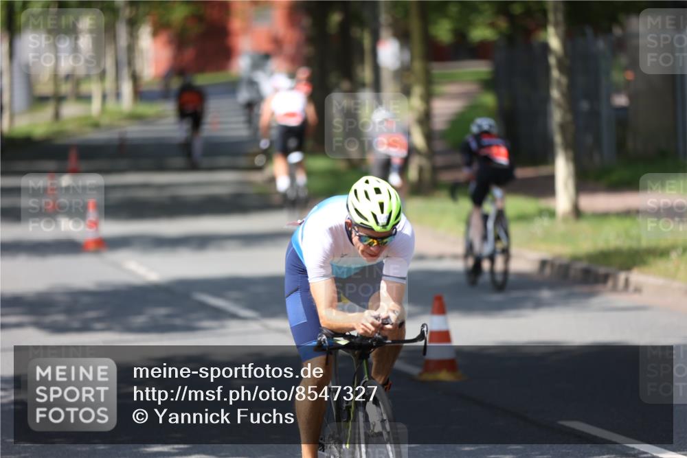 10.08.2025 - GEWOBA Citytriathlon Bremen Yannick Fuchs http://msf.ph/oto/8547327 10.08.2025 13:04:30 Radfahren 583, 674, 675, 751, 799, 808, 875, 939, 960 meine-sportfotos.de