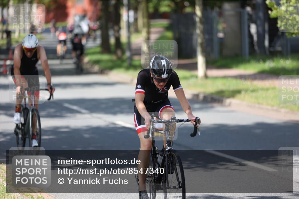 10.08.2025 - GEWOBA Citytriathlon Bremen Yannick Fuchs http://msf.ph/oto/8547340 10.08.2025 13:05:12 Radfahren 587, 590, 622, 641, 645, 745, 884, 916, 928, 958, 1010 meine-sportfotos.de