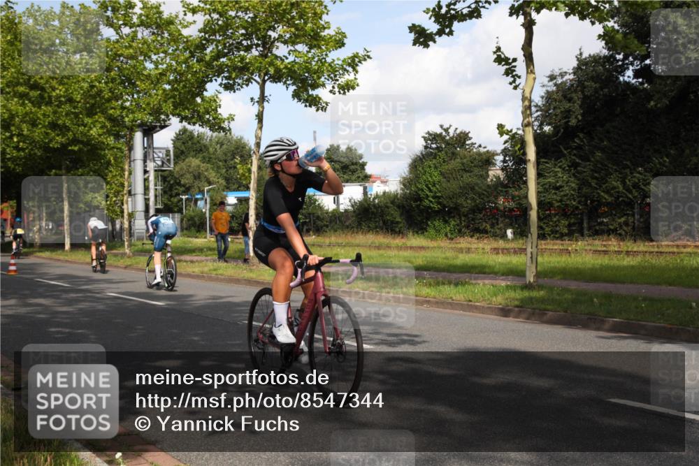 10.08.2025 - GEWOBA Citytriathlon Bremen Yannick Fuchs http://msf.ph/oto/8547344 10.08.2025 10:53:42 Radfahren 83, 442, 512 meine-sportfotos.de