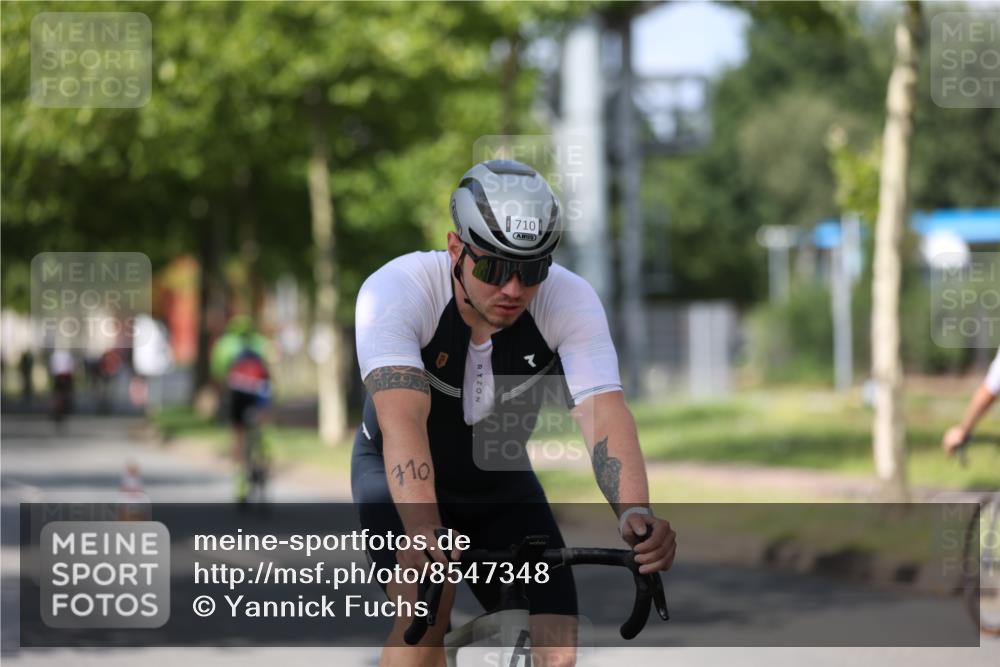 10.08.2025 - GEWOBA Citytriathlon Bremen Yannick Fuchs http://msf.ph/oto/8547348 10.08.2025 12:10:21 Radfahren 647, 710, 730, 889, 1024 meine-sportfotos.de