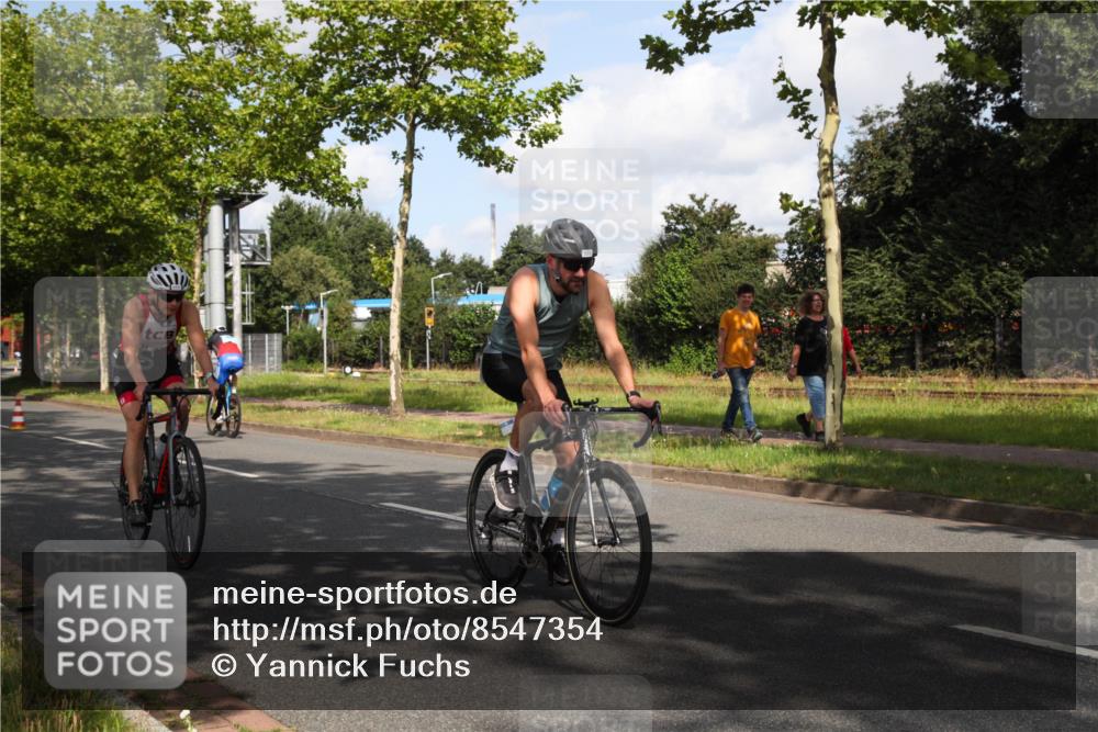 10.08.2025 - GEWOBA Citytriathlon Bremen Yannick Fuchs http://msf.ph/oto/8547354 10.08.2025 10:53:55 Radfahren 109, 359, 512 meine-sportfotos.de