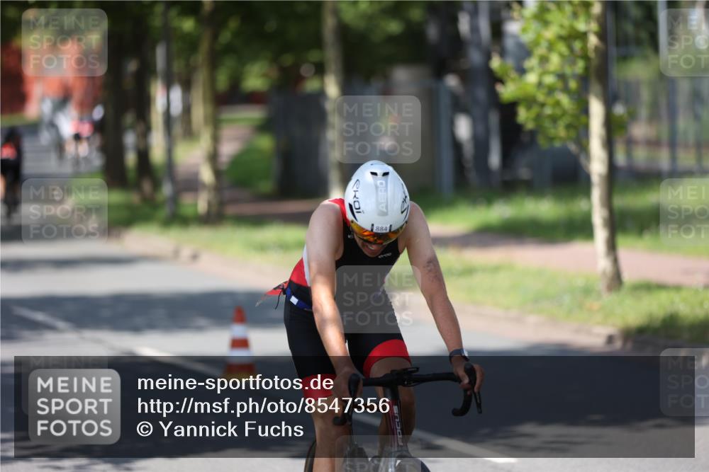 10.08.2025 - GEWOBA Citytriathlon Bremen Yannick Fuchs http://msf.ph/oto/8547356 10.08.2025 13:05:13 Radfahren 587, 590, 622, 641, 645, 745, 884, 916, 928, 943, 958, 1010 meine-sportfotos.de