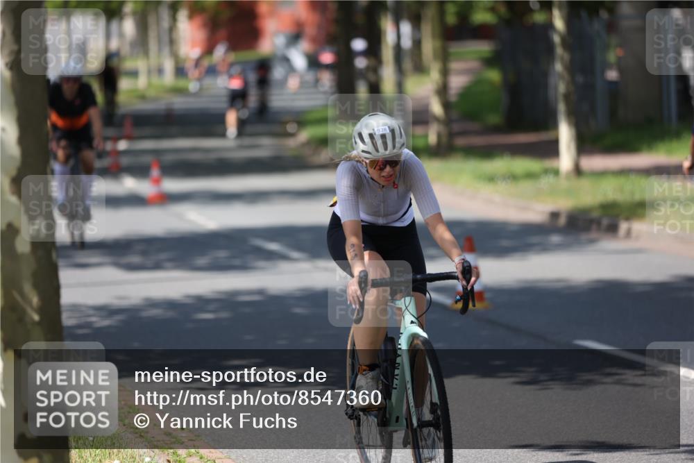 10.08.2025 - GEWOBA Citytriathlon Bremen Yannick Fuchs http://msf.ph/oto/8547360 10.08.2025 13:05:14 Radfahren 587, 622, 641, 645, 745, 884, 916, 928, 943, 958, 1010 meine-sportfotos.de