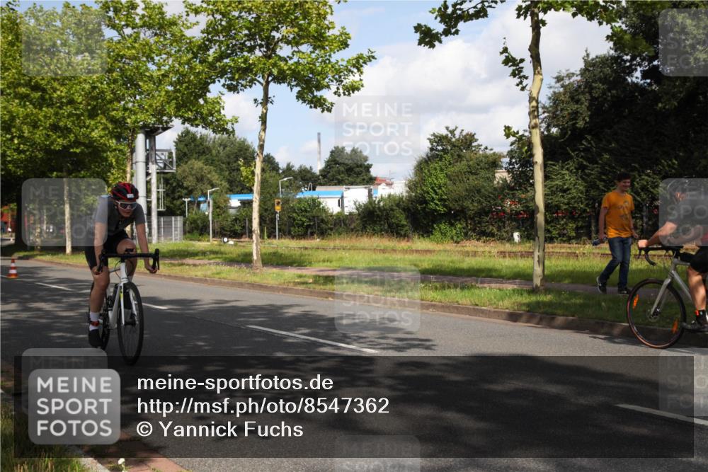 10.08.2025 - GEWOBA Citytriathlon Bremen Yannick Fuchs http://msf.ph/oto/8547362 10.08.2025 10:53:59 Radfahren 109, 359, 451, 461, 512 meine-sportfotos.de