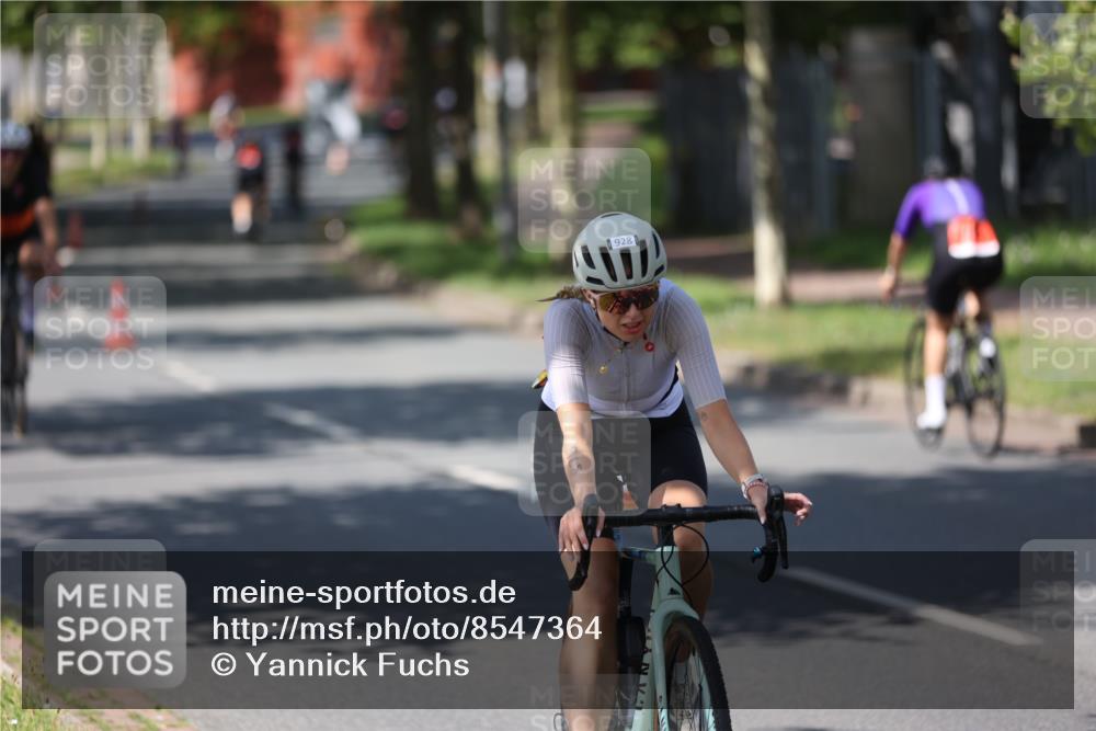10.08.2025 - GEWOBA Citytriathlon Bremen Yannick Fuchs http://msf.ph/oto/8547364 10.08.2025 13:05:14 Radfahren 587, 622, 641, 645, 745, 884, 916, 928, 943, 958, 1010 meine-sportfotos.de