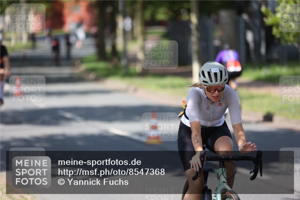 10.08.2025 - GEWOBA Citytriathlon Bremen Yannick Fuchs http://msf.ph/oto/8547368 10.08.2025 13:05:14 Radfahren 587, 622, 641, 645, 745, 884, 916, 928, 943, 958, 1010 meine-sportfotos.de