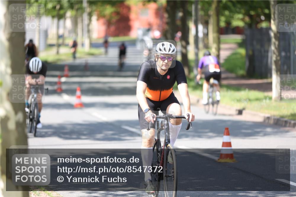 10.08.2025 - GEWOBA Citytriathlon Bremen Yannick Fuchs http://msf.ph/oto/8547372 10.08.2025 13:05:15 Radfahren 587, 622, 641, 645, 884, 916, 928, 943, 958, 1010 meine-sportfotos.de