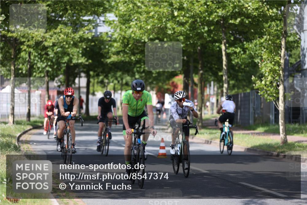 10.08.2025 - GEWOBA Citytriathlon Bremen Yannick Fuchs http://msf.ph/oto/8547374 10.08.2025 12:10:30 Radfahren 629, 644, 647, 656, 710, 712, 722, 730, 755, 889, 1014 meine-sportfotos.de