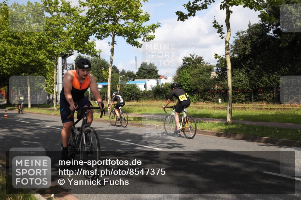 10.08.2025 - GEWOBA Citytriathlon Bremen Yannick Fuchs http://msf.ph/oto/8547375 10.08.2025 10:54:02 Radfahren 109, 359, 451, 461, 512 meine-sportfotos.de