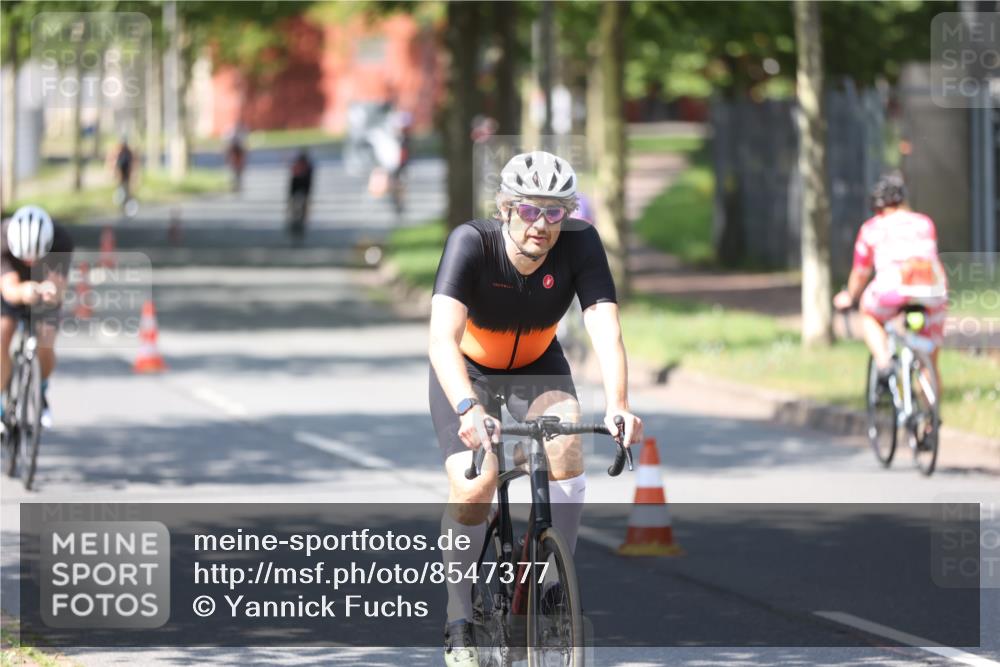 10.08.2025 - GEWOBA Citytriathlon Bremen Yannick Fuchs http://msf.ph/oto/8547377 10.08.2025 13:05:15 Radfahren 587, 622, 641, 645, 884, 916, 928, 943, 958, 1010 meine-sportfotos.de
