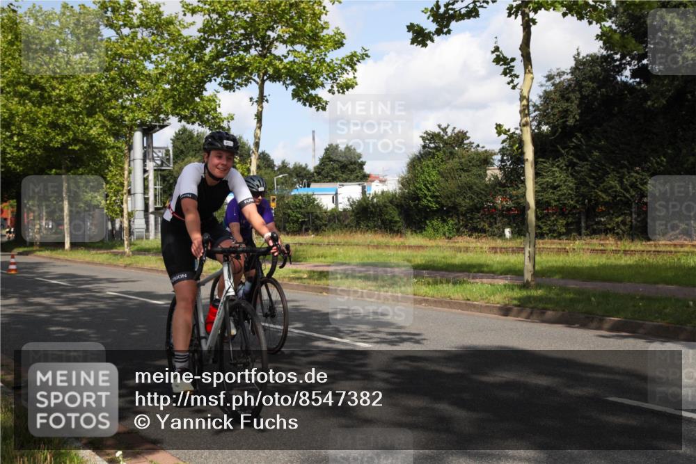 10.08.2025 - GEWOBA Citytriathlon Bremen Yannick Fuchs http://msf.ph/oto/8547382 10.08.2025 10:54:13 Radfahren 359, 427, 451, 461, 500 meine-sportfotos.de