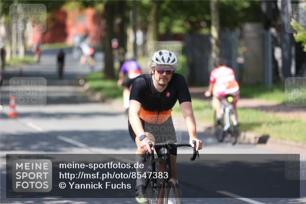 10.08.2025 - GEWOBA Citytriathlon Bremen Yannick Fuchs http://msf.ph/oto/8547383 10.08.2025 13:05:16 Radfahren 587, 622, 641, 645, 659, 884, 916, 928, 943, 958, 1010 meine-sportfotos.de
