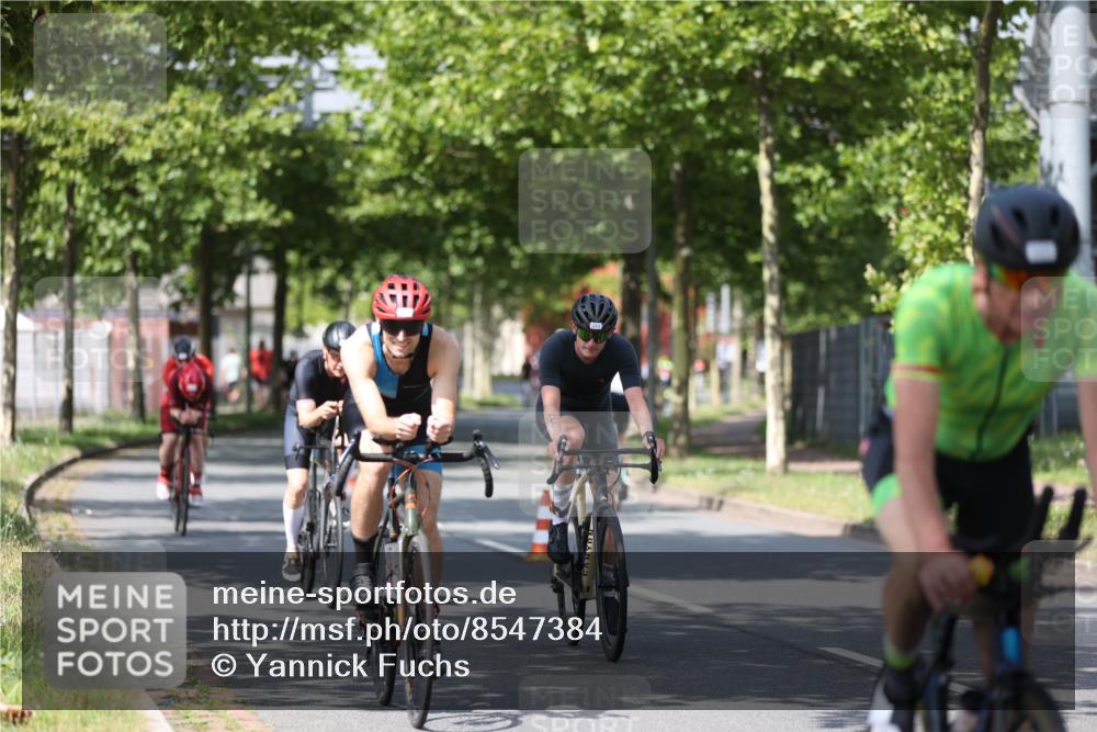 10.08.2025 - GEWOBA Citytriathlon Bremen Yannick Fuchs http://msf.ph/oto/8547384 10.08.2025 12:10:31 Radfahren 629, 644, 647, 656, 710, 712, 722, 730, 755, 819, 889, 1014 meine-sportfotos.de
